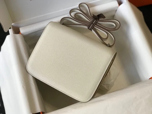 【HERMES】エルメス スーパーコピー コンスタンスミニ 18 ショルダーバッグ ホワイト（H083905CD89）