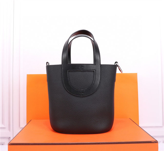 【HERMES】エルメス スーパーコピー インザループ 18 バッグ ノワール（H084274CKAC）