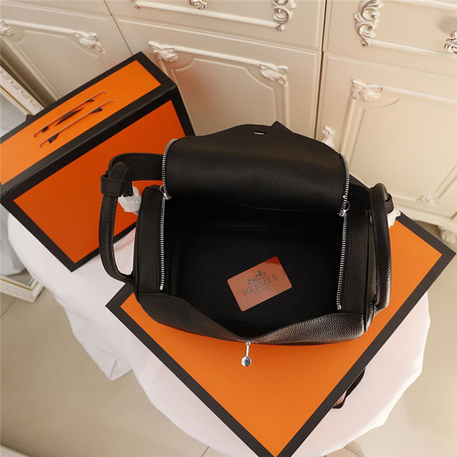 【HERMES】エルメス スーパーコピー リンディ 26 ハンドバッグ ノワール（H073428CC89）