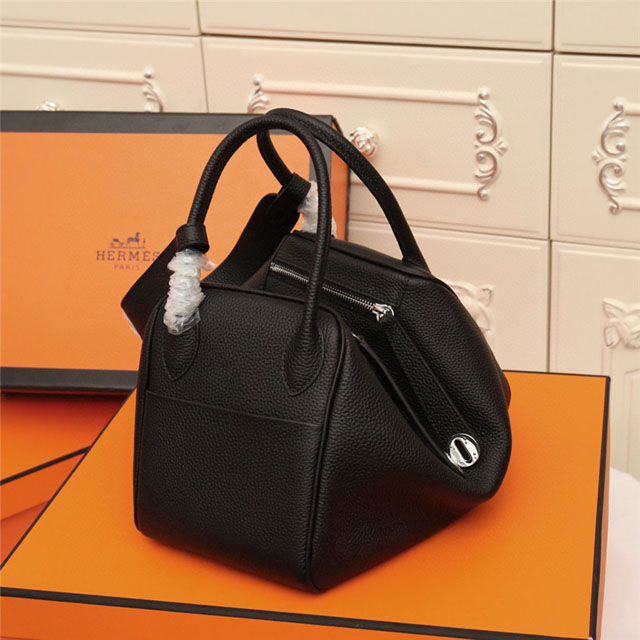 【HERMES】エルメス スーパーコピー リンディ 26 ハンドバッグ ノワール（H073428CC89）