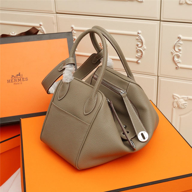 【HERMES】エルメス スーパーコピー リンディ 26 ハンドバッグ エトゥープ（H073428CK18）