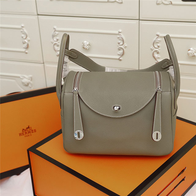 【HERMES】エルメス スーパーコピー リンディ 26 ハンドバッグ エトゥープ（H073428CK18）