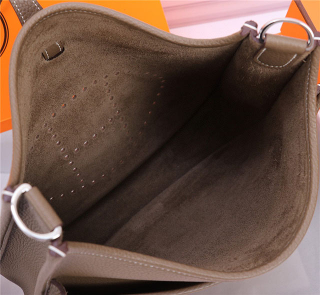 【HERMES】エルメス スーパーコピー エヴリンIII ハンドバッグ エトゥープ（H056277CK18）