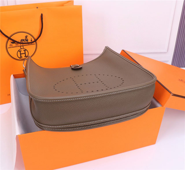 【HERMES】エルメス スーパーコピー エヴリンIII ハンドバッグ エトゥープ（H056277CK18）