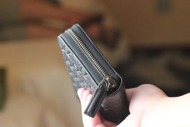 【GUCCI】グッチ シグネチャー ジップアラウンドウォレット ブラック（473928 CWC1N 1000）