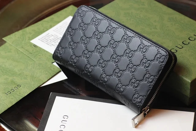 【GUCCI】グッチ シグネチャー ジップアラウンドウォレット ブラック（473928 CWC1N 1000）