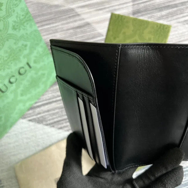 【GUCCI】グッチ GGエンボス パスポートケース（724562 1W3AN 1000）