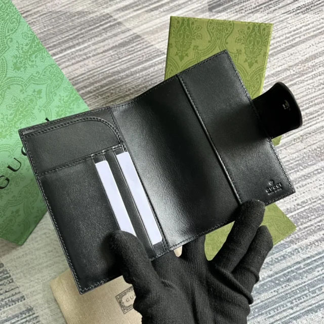 【GUCCI】グッチ GGエンボス パスポートケース（724562 1W3AN 1000）