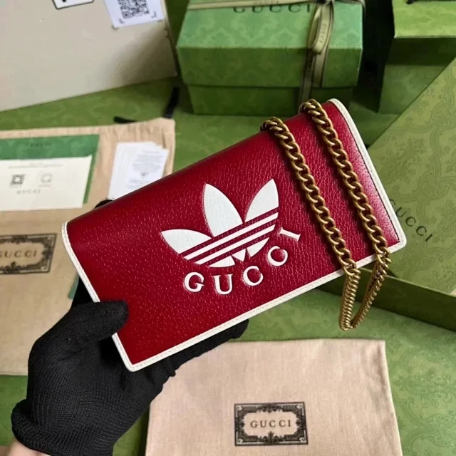【GUCCI】グッチ〔Adidas x Gucci〕チェーン ウォレット レッド （702248 UWLBG 4169）
