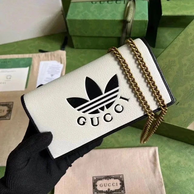 【GUCCI】グッチ〔Adidas x Gucci〕チェーン ウォレット ホワイト（621892 UZ3BG 8847）