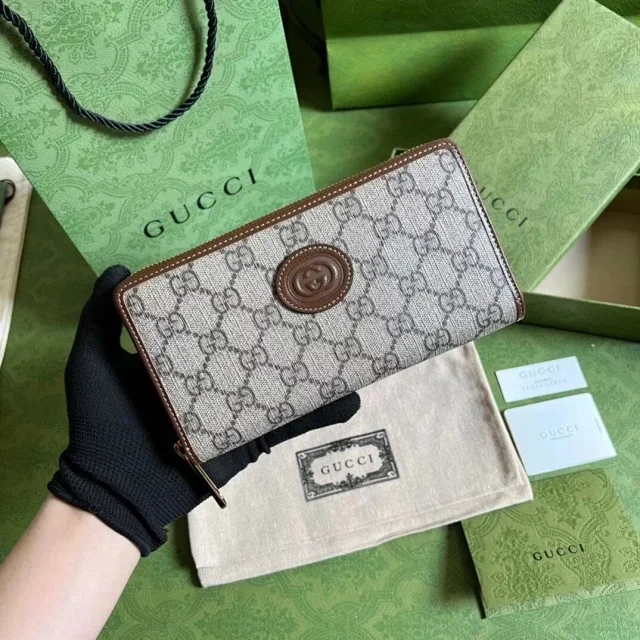 【GUCCI】グッチ インターロッキングG ラウンドジップ 長財布（673003 92TCG 8563）