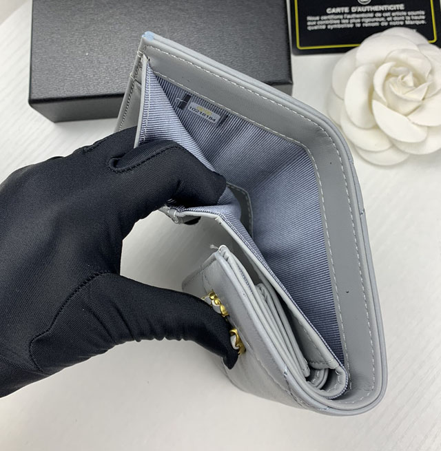 【CHANEL】シャネル CCロゴ 三つ折り財布 グレー（AP0956）