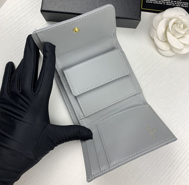 【CHANEL】シャネル CCロゴ 三つ折り財布 グレー（AP0956）