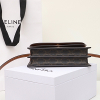 【CELINE】セリーヌ スーパーコピー ストラップ付きウォレット / トリオンフキャンバス＆カーフスキン タン（10D852CG9.04LU）