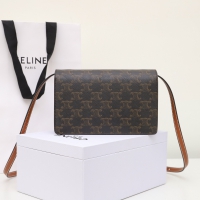 【CELINE】セリーヌ スーパーコピー ストラップ付きウォレット / トリオンフキャンバス＆カーフスキン タン（10D852CG9.04LU）