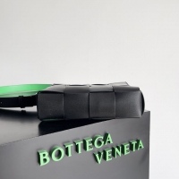 【BOTTEGA VENETA】ボッテガヴェネタ スーパーコピー カセット カメラバッグ ブラック/パラキート（730027V29E01091）