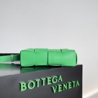 【BOTTEGA VENETA】ボッテガヴェネタ スーパーコピー カセット カメラバッグ パラキート（730027）