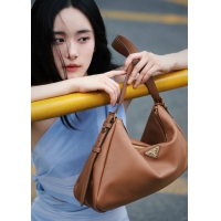 【PRADA】プラダ スーパーコピー エメ ラージ ソフトグレインレザー ショルダーバッグ キャメル（1BC228_2CYS_F03BH_V_LVM）