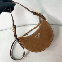 【PRADA】プラダ プラダ スーパーコピーアーケ スエード ショルダーバッグ ダークブラウン（1BC194_2C4S_F0324_V_OOO）