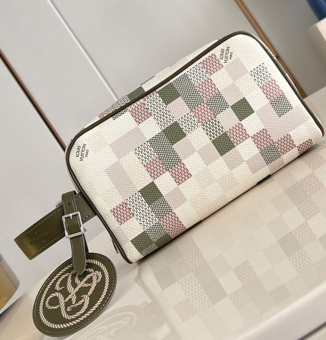【Louis Vuitton】ルイヴィトン スーパーコピー ロッカー ドップ･キット カーキ（N00112）