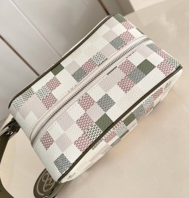 【Louis Vuitton】ルイヴィトン スーパーコピー ロッカー ドップ･キット カーキ（N00112）