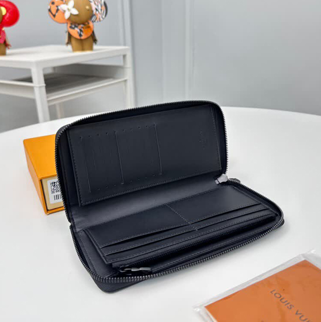 【Louis Vuitton】ルイヴィトン スーパーコピー ジッピーウォレット･ヴェルティカル ブラック（M62902）
