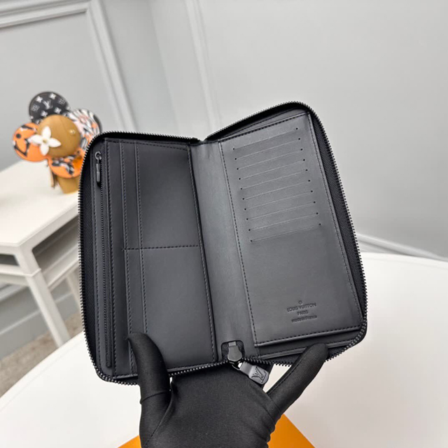 【Louis Vuitton】ルイヴィトン スーパーコピー ジッピーウォレット･ヴェルティカル ブラック（M62902）