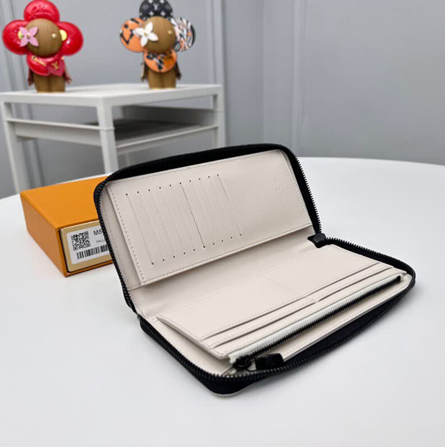 【Louis Vuitton】ルイヴィトン スーパーコピー ジッピーウォレット・ヴェルティカル ホワイト（M83381）