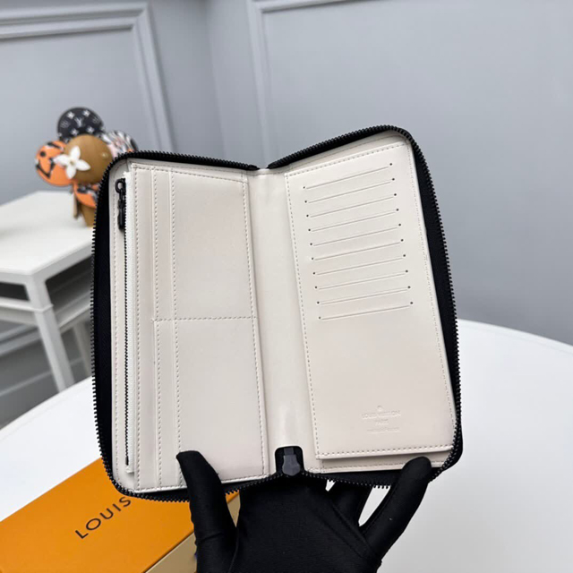 【Louis Vuitton】ルイヴィトン スーパーコピー ジッピーウォレット・ヴェルティカル ホワイト（M83381）