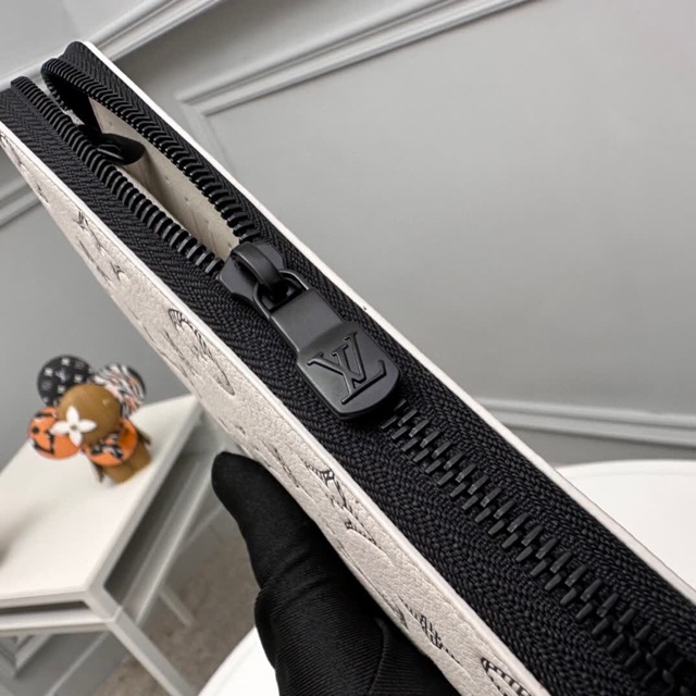 【Louis Vuitton】ルイヴィトン スーパーコピー ジッピーウォレット・ヴェルティカル ホワイト（M83381）