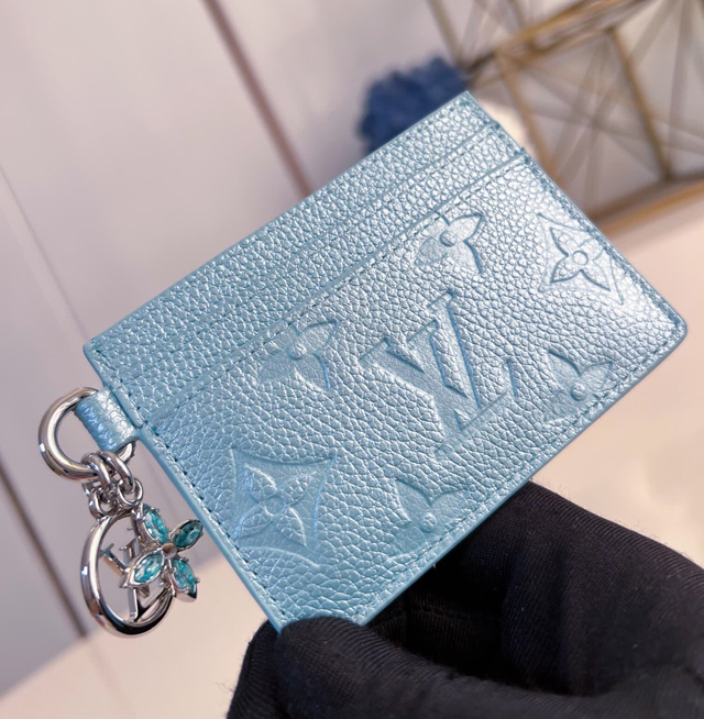 【Louis Vuitton】ルイヴィトン スーパーコピー カードケース ポルト カルト・LV チャーム（M12180）