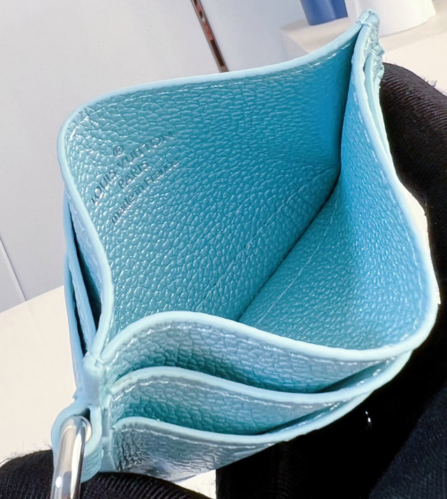 【Louis Vuitton】ルイヴィトン スーパーコピー カードケース ポルト カルト・LV チャーム（M12180）