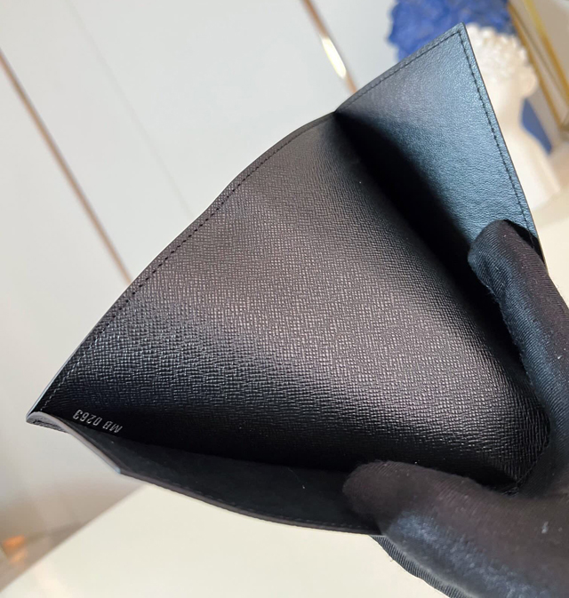 【Louis Vuitton】ルイヴィトン スーパーコピー LV × TM パスポートカバー クーヴェルテュール･パスポール NM ブラック（M13414）