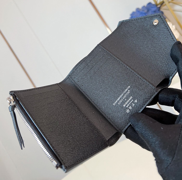 【Louis Vuitton】ルイヴィトン スーパーコピー LV × TM ポルトフォイユ･ヴィクトリーヌ ブラック（M14163）