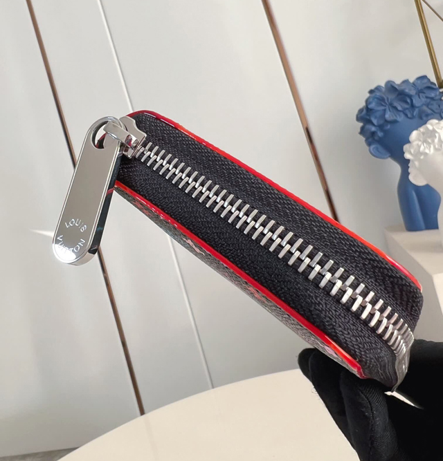 【Louis Vuitton】ルイヴィトン スーパーコピー LV × TM ポルトフォイユ・クレマンス ブラック（M13408）