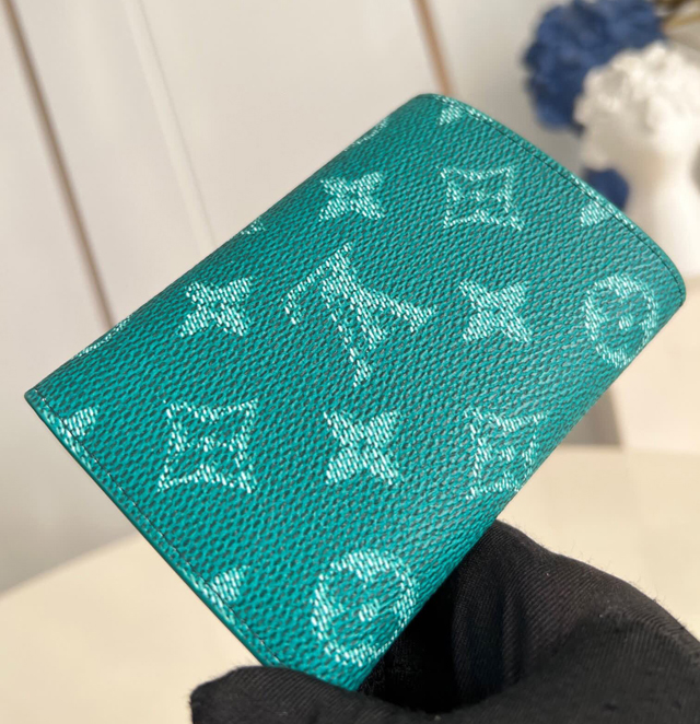 【Louis Vuitton】ルイヴィトン スーパーコピー ヴィクター ウォレット グリーン（M13222）