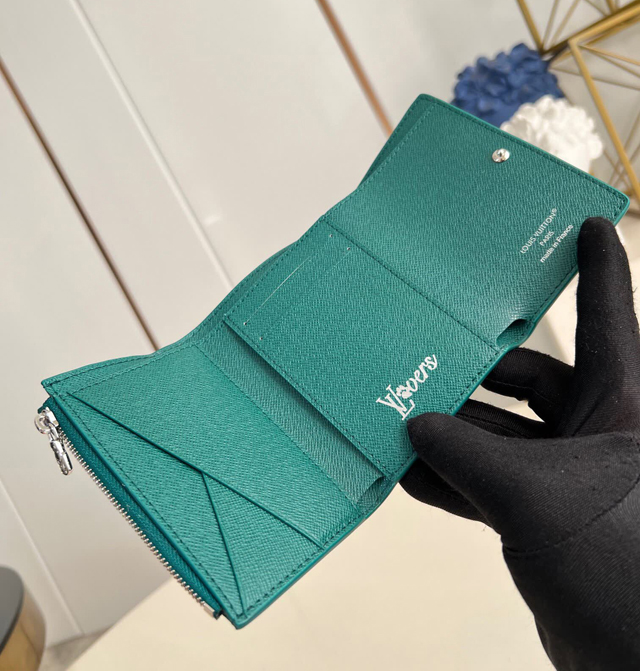 【Louis Vuitton】ルイヴィトン スーパーコピー ヴィクター ウォレット グリーン（M13222）