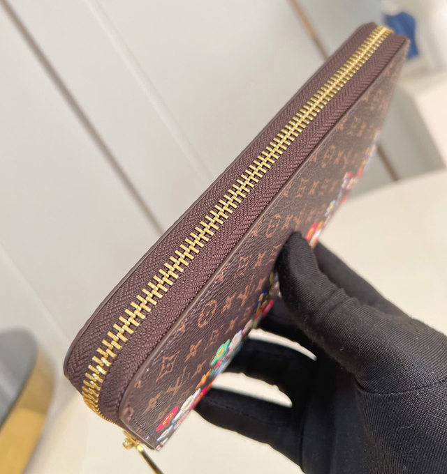 【Louis Vuitton】ルイヴィトン スーパーコピー LV × TM ジッピー･ウォレット ブラウン（M14162）