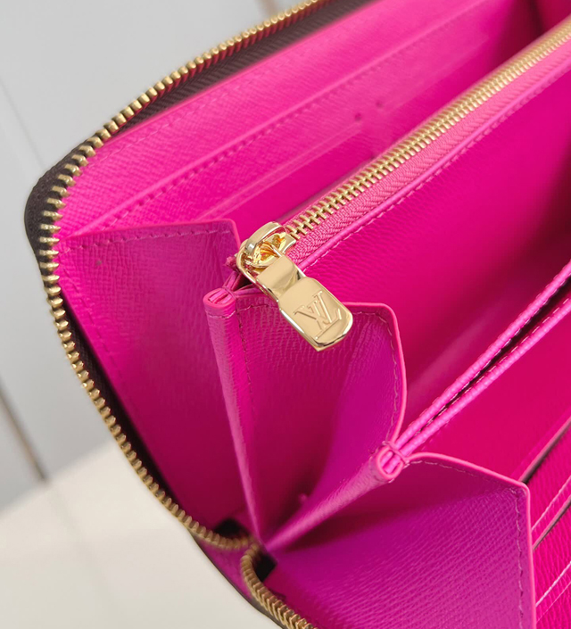 【Louis Vuitton】ルイヴィトン スーパーコピー LV × TM ジッピー･ウォレット ブラウン（M14162）