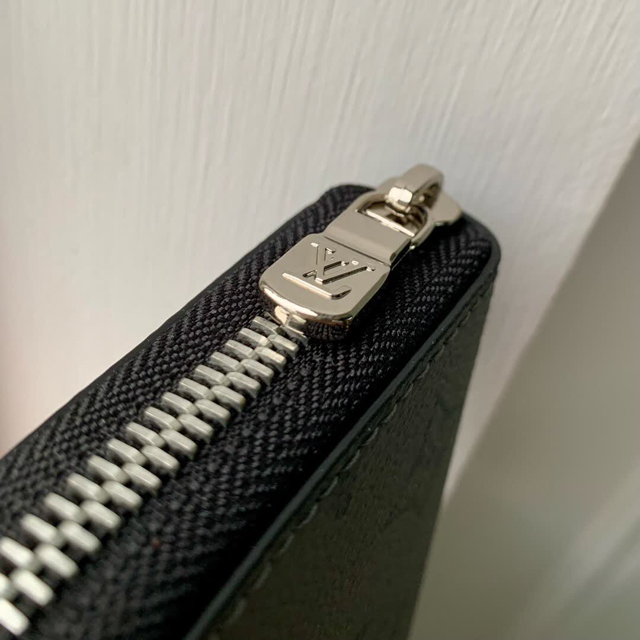 【Louis Vuitton】ルイヴィトン スーパーコピー ジッピーウォレット･ヴェルティカル ブラック（M62295）