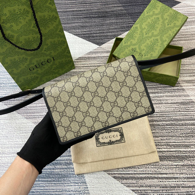 【GUCCI】グッチ 820688〔GGエンブレム〕レザーストラップ ウォレット ベージュ＆ブラック