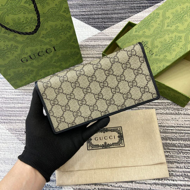【GUCCI】グッチ 821802〔GGエンブレム〕コンチネンタルウォレット ベージュ＆ブラック