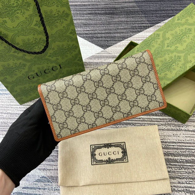【GUCCI】グッチ 821802〔GGエンブレム〕コンチネンタルウォレット ベージュ＆ブラウン