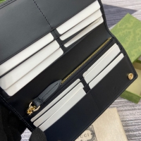 【GUCCI】グッチ 821802〔GGエンブレム〕コンチネンタルウォレット ベージュ＆ブラック