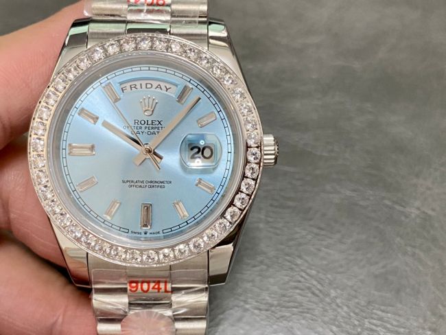 ロレックス スーパーコピー デイデイト RX001 40mm “アイシーブルー ダイヤル・ダイヤモンドベゼル” モデル
