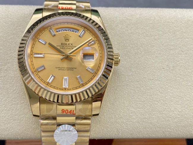 ロレックスコピー デイデイト 40mm 228238“シャンパンダイヤル・バゲットカットインデックス・18Kイエローゴールド仕様” ユニセックスモデル  