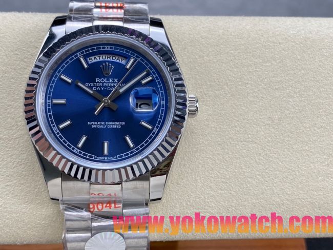 ロレックスコピー デイデイト（Day-Date）40mm 228239“ブルー文字盤・インデックス＋サタデー表示・904Lステンレス仕様” ユニセックスモデル