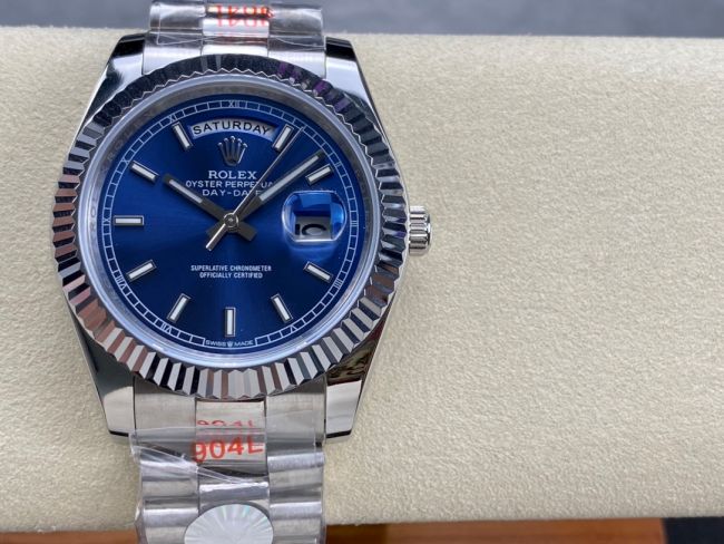ロレックスコピー デイデイト（Day-Date）40mm 228239“ブルー文字盤・インデックス＋サタデー表示・904Lステンレス仕様” ユニセックスモデル