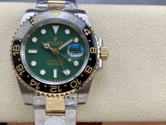 ロレックスコピー グリニッジマスターII（GMT-Master II）40mm 126713GR“エメラルドグリーン文字盤・ブラック＆ゴールドベゼル・904Lステンレス＋イエローゴールドツートーン仕様” ユニセックスモデル 