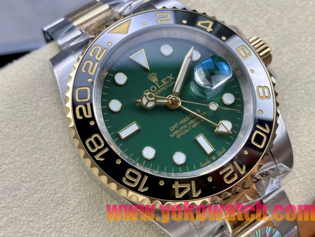 ロレックスコピー グリニッジマスターII（GMT-Master II）40mm 126713GR“エメラルドグリーン文字盤・ブラック＆ゴールドベゼル・904Lステンレス＋イエローゴールドツートーン仕様” ユニセックスモデル 